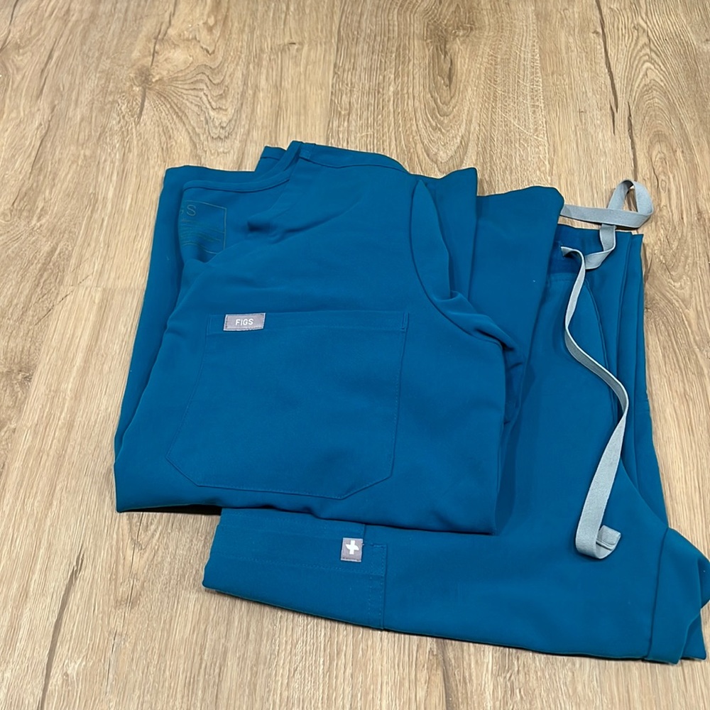 Figs scrub set. Small Catarina top & small petite Kade pants